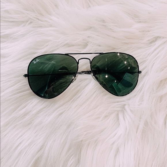 Ray-Ban Accessories - Ray-Ban black aviator classic